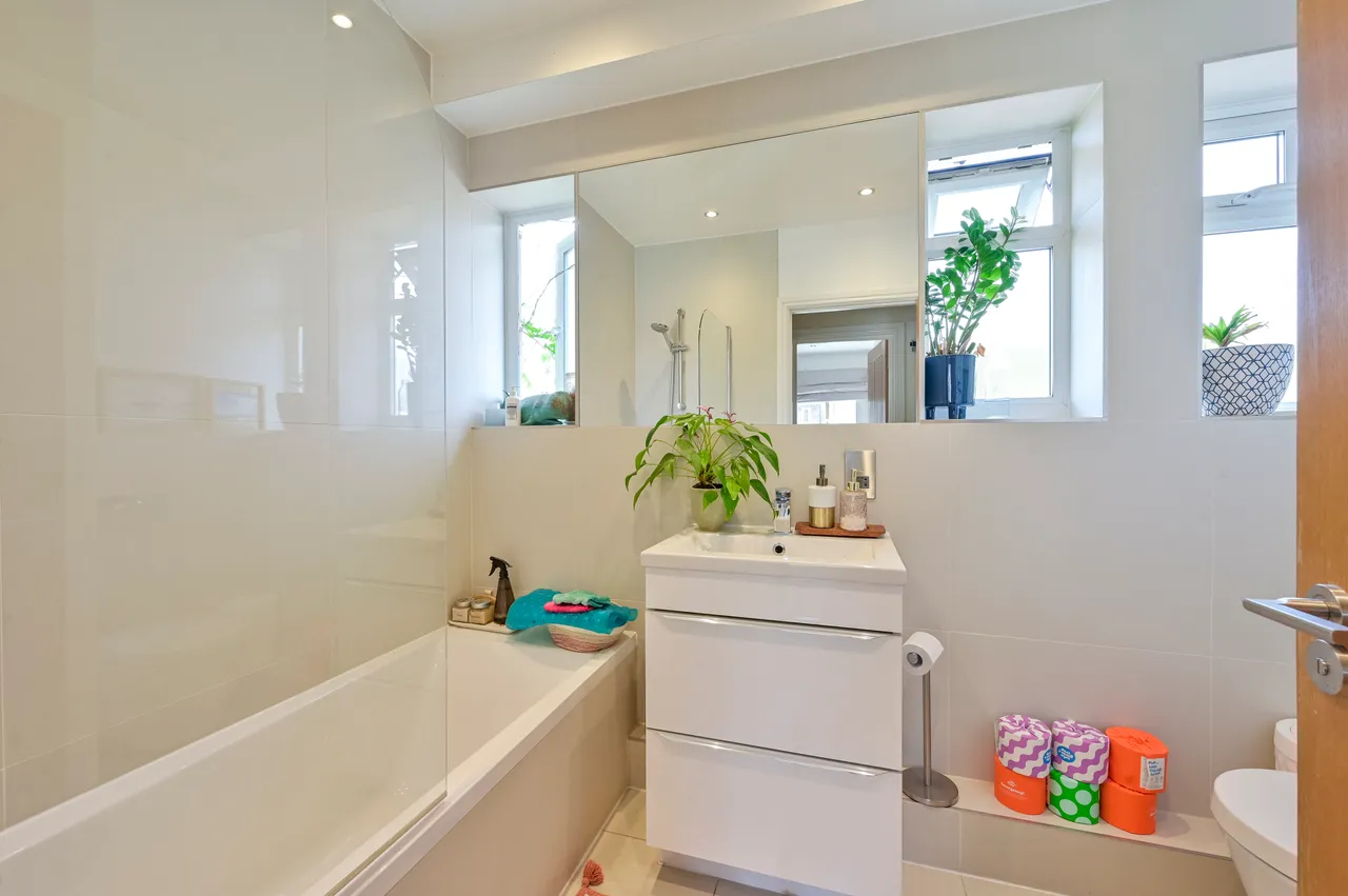 3 Swinburne Road, London, photo 11