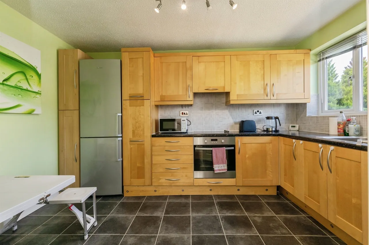 Sandringham Road, Stoke Gifford, Bristol, photo 6