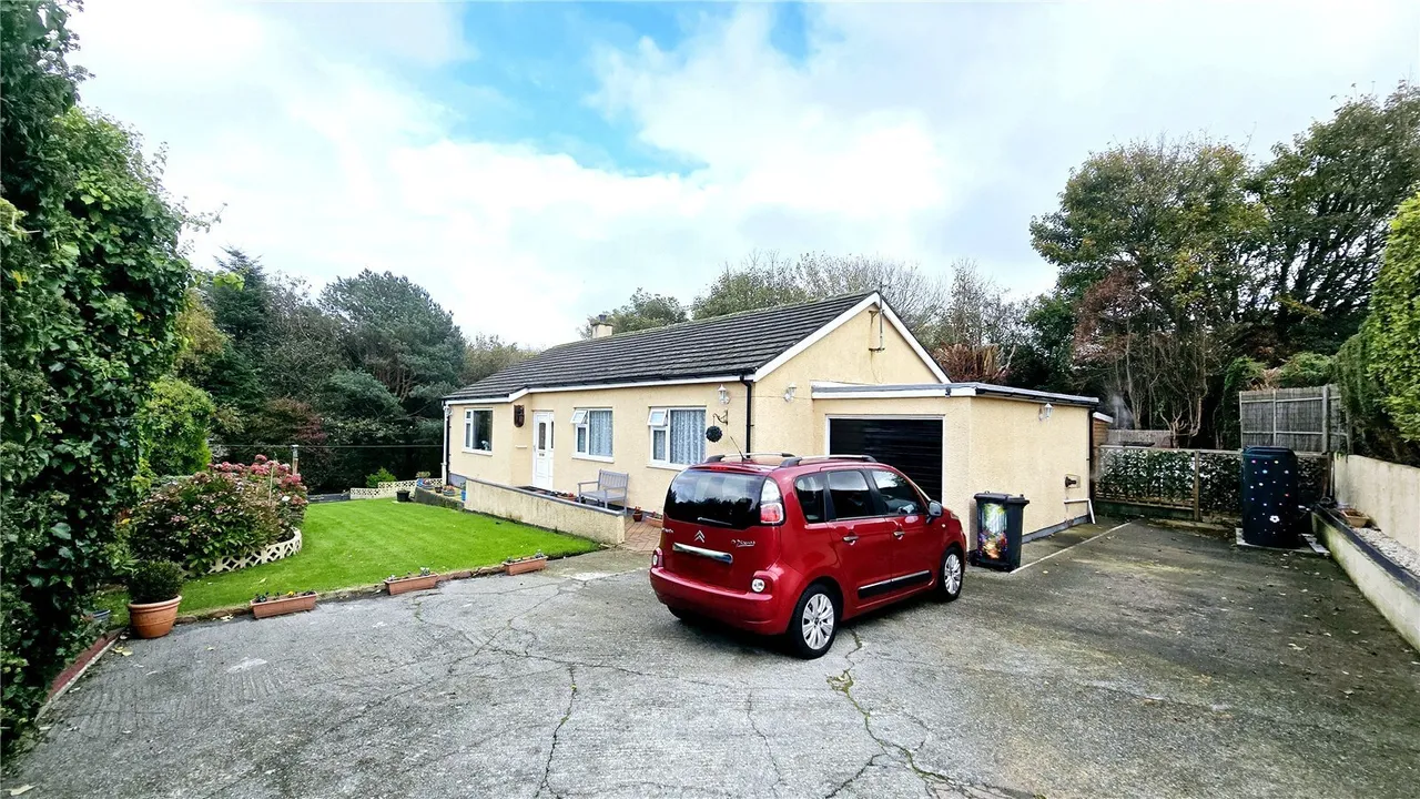 3 bed house for sale, Gongl Y Rhedyn Estate, Cemaes Bay, LL67