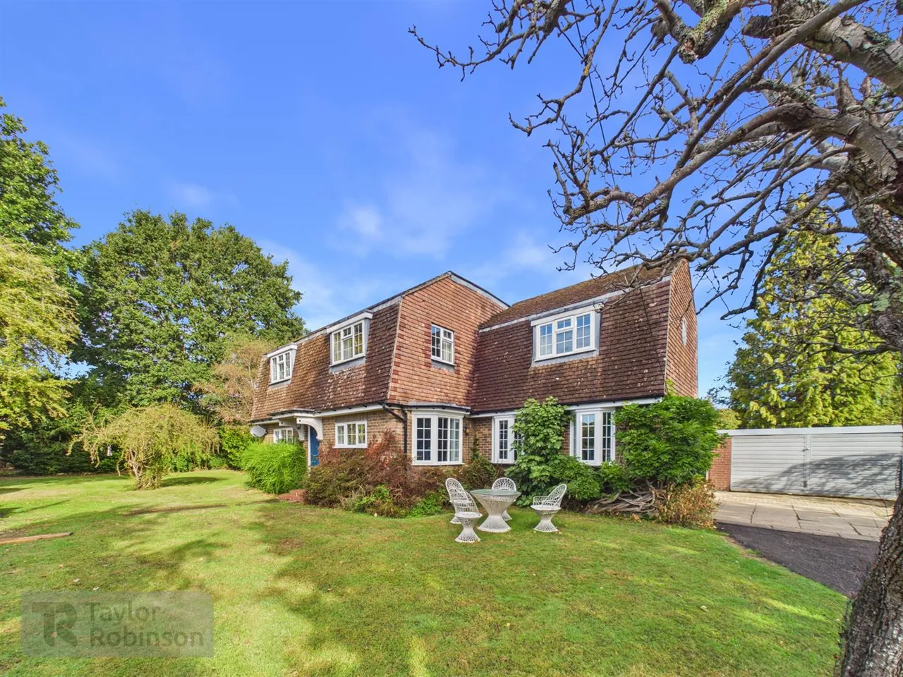 5 bed property for sale, North Road, Three Bridges, RH10
