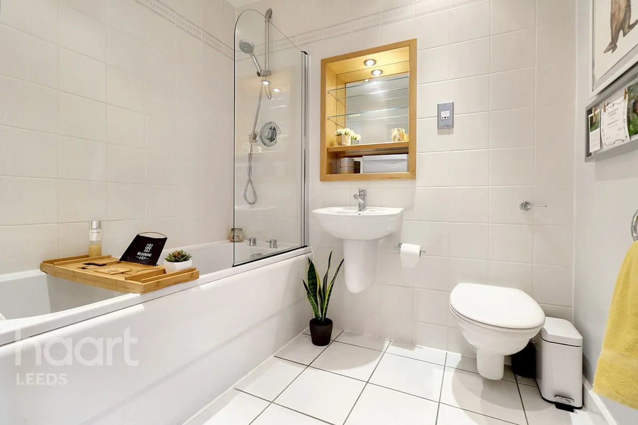 Bowman Lane, Leeds, LS10, photo 16