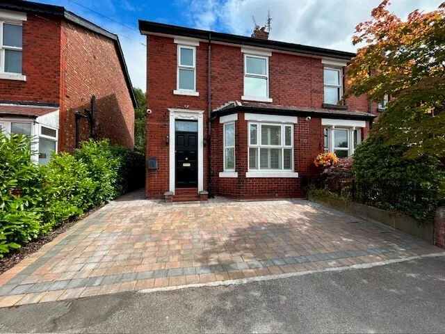 4 bed house to rent — GILLBENT ROAD, SK8