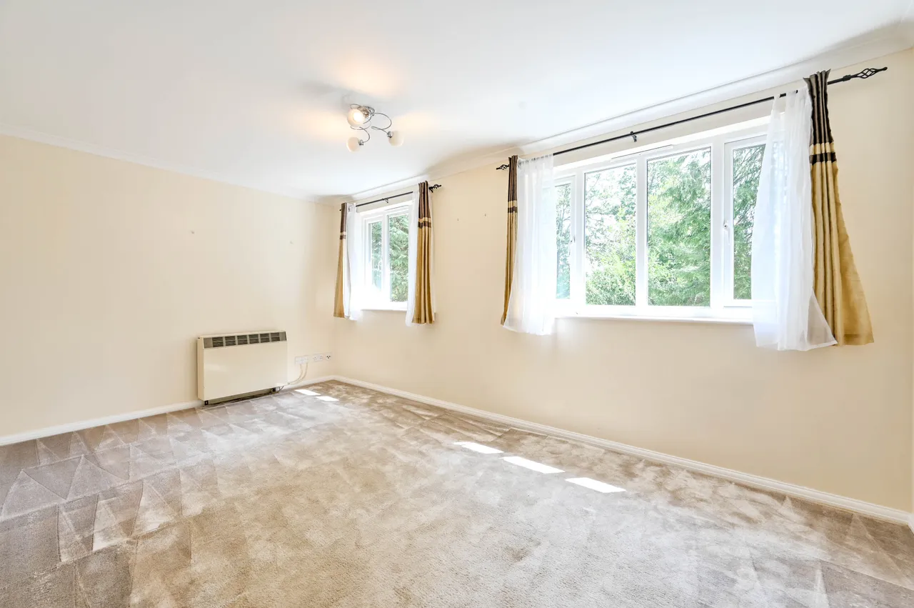 78 Alexandra Gardens, Woking, photo 7