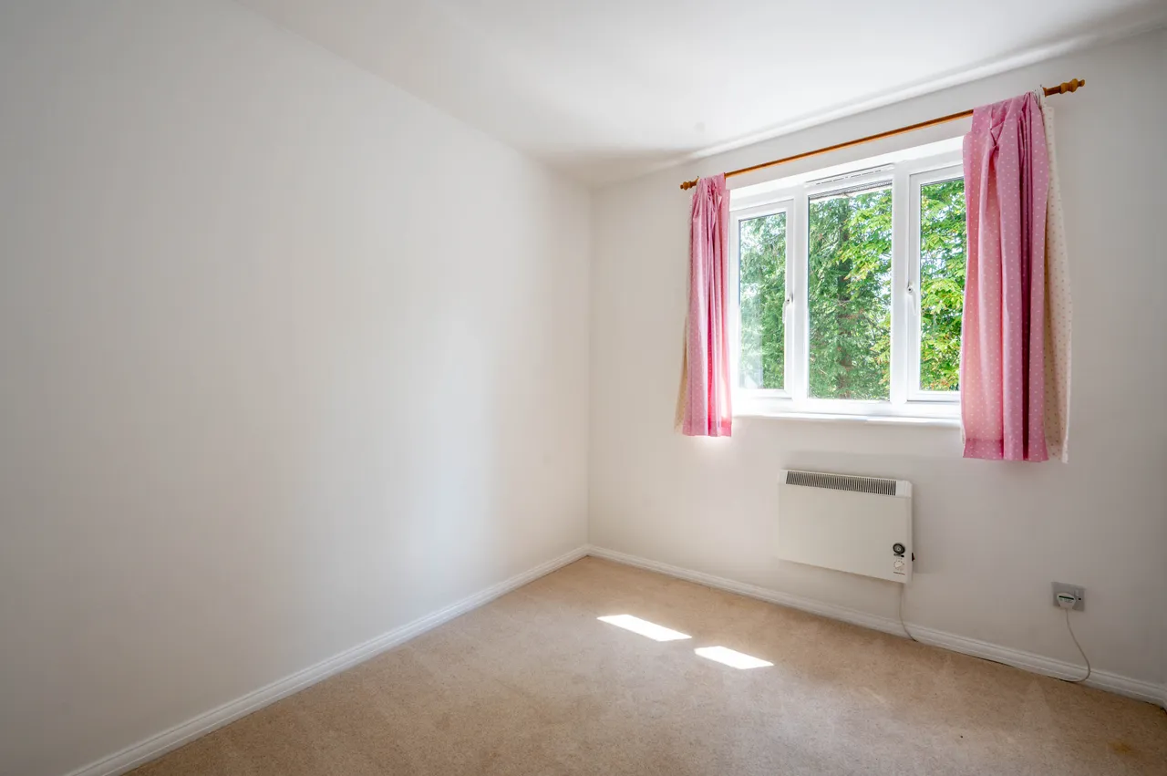 78 Alexandra Gardens, Woking, photo 10