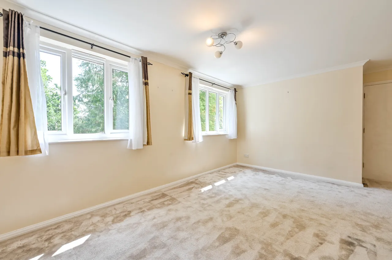 78 Alexandra Gardens, Woking, photo 6