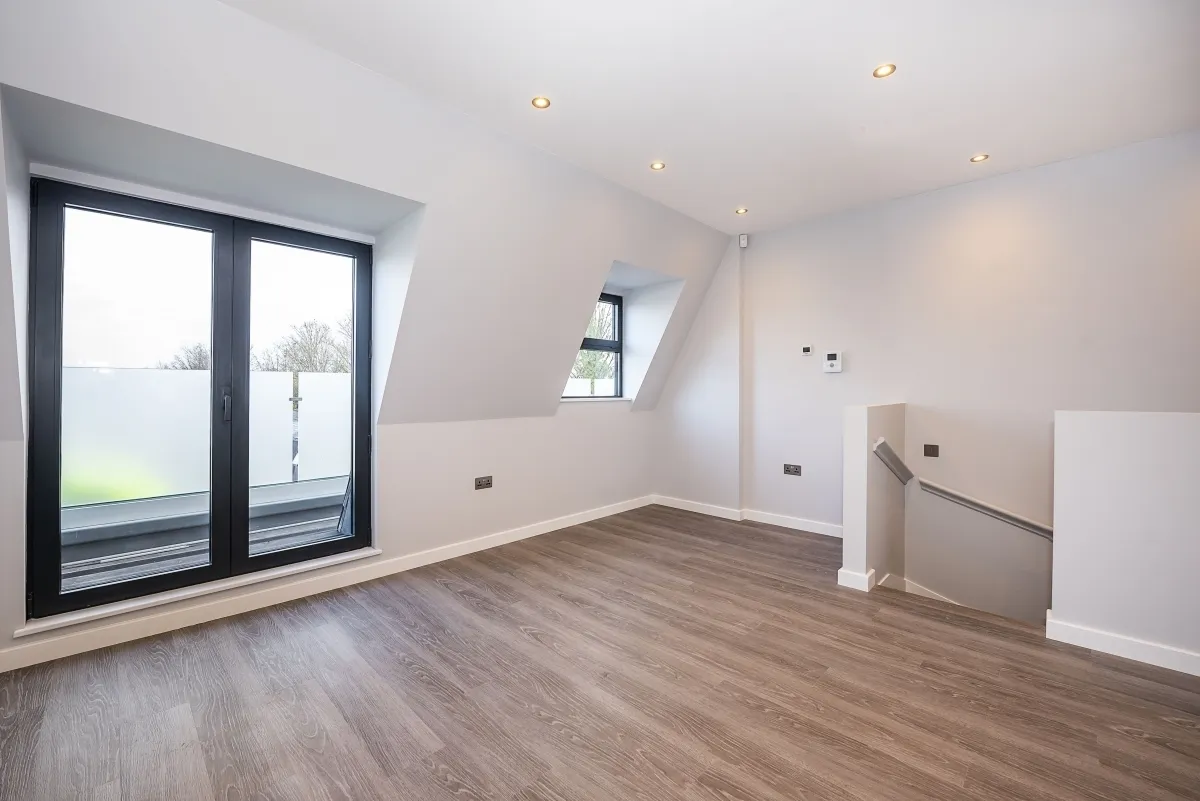 Garratt Lane, London, SW18, photo 2
