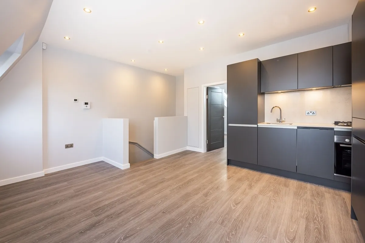 Garratt Lane, London, SW18, photo 3