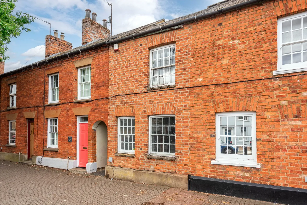 2 bed property for sale, High Street, Olney, MK46