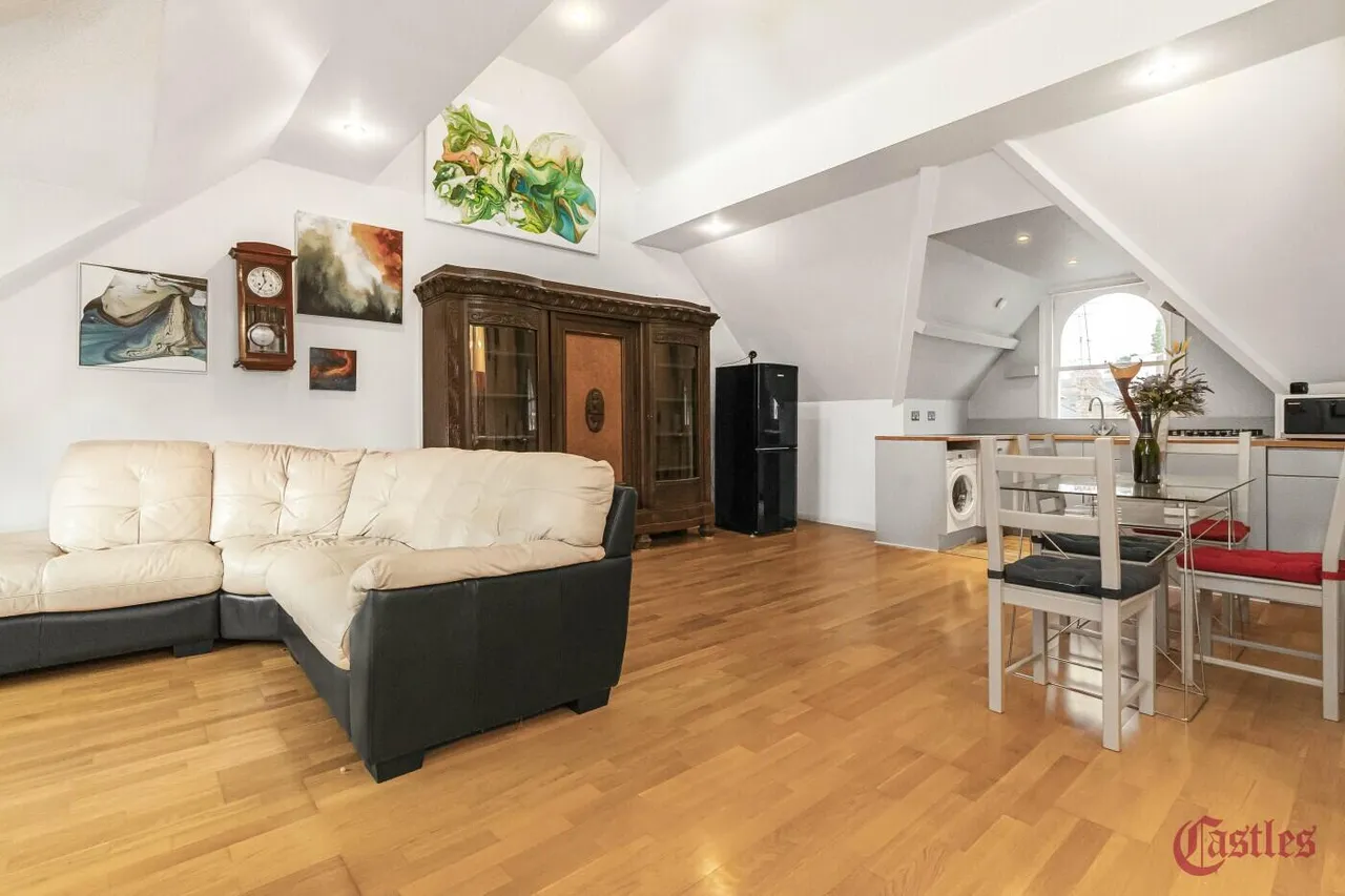 2 bed flat for sale, Coleridge Road, N8