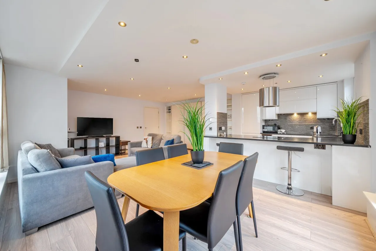 3 bed flat for sale — Osiers Road, Putney, London, SW18