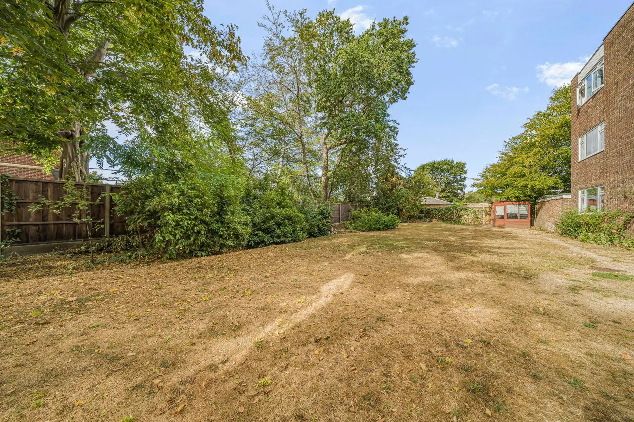 Woodside, Walton On Thames, KT12, photo 4