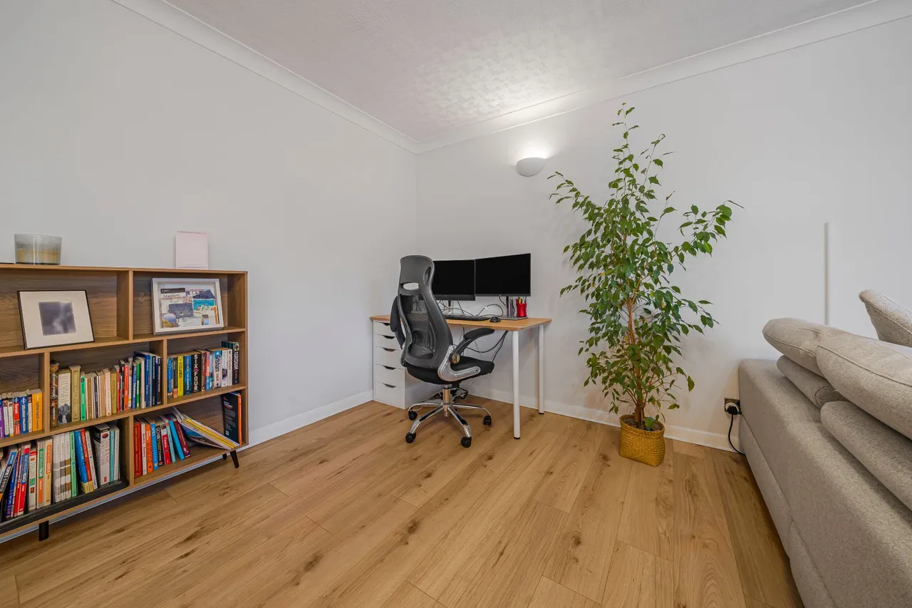 Woodside, Walton On Thames, KT12, photo 11