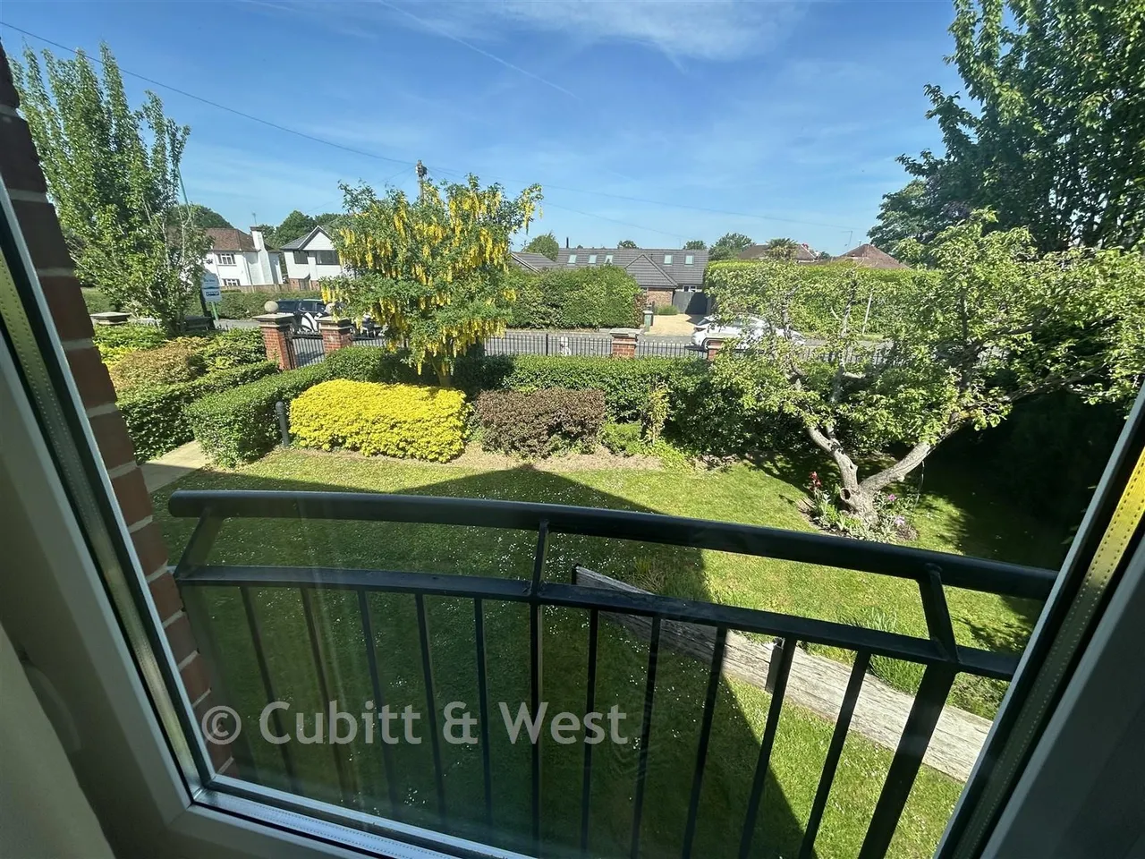 Kings Road, Horsham, RH13, photo 2