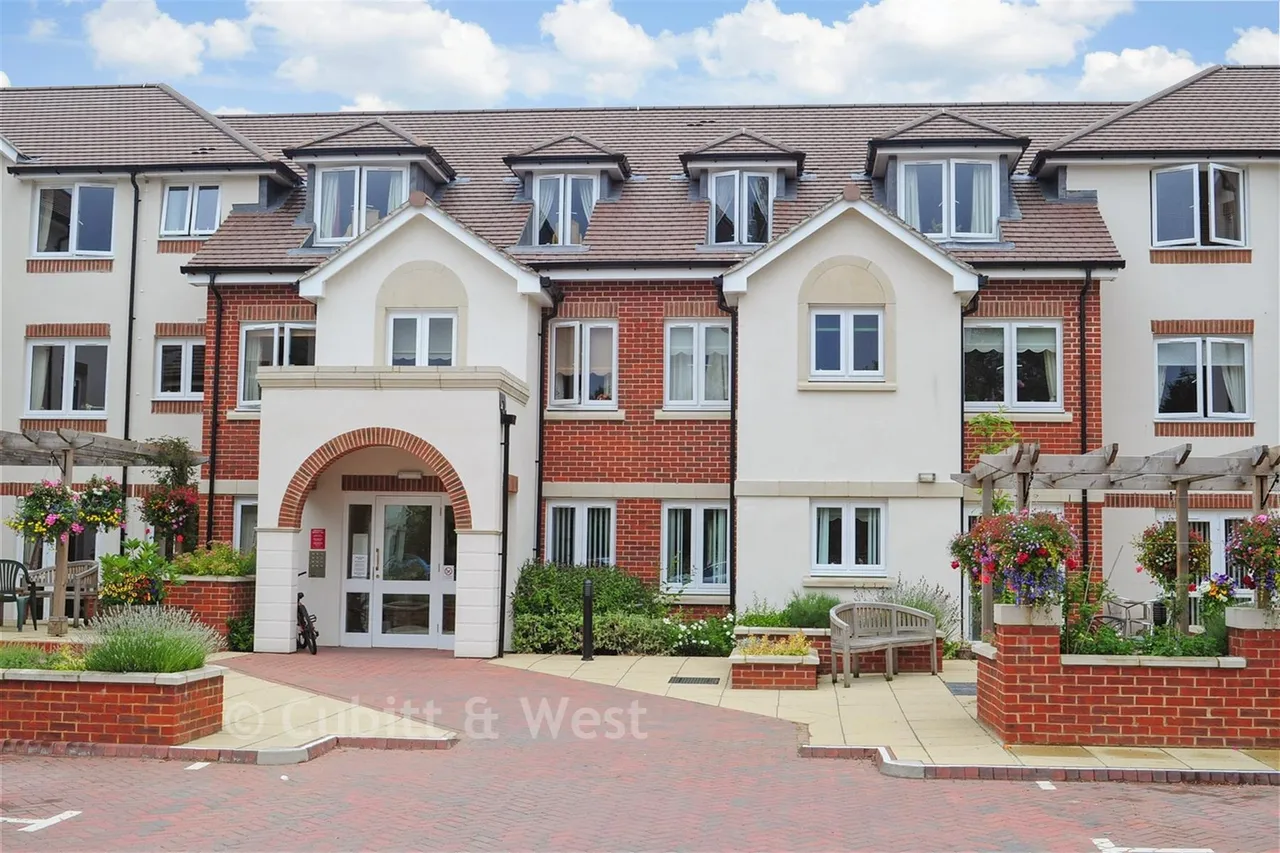 Kings Road, Horsham, RH13, photo 9
