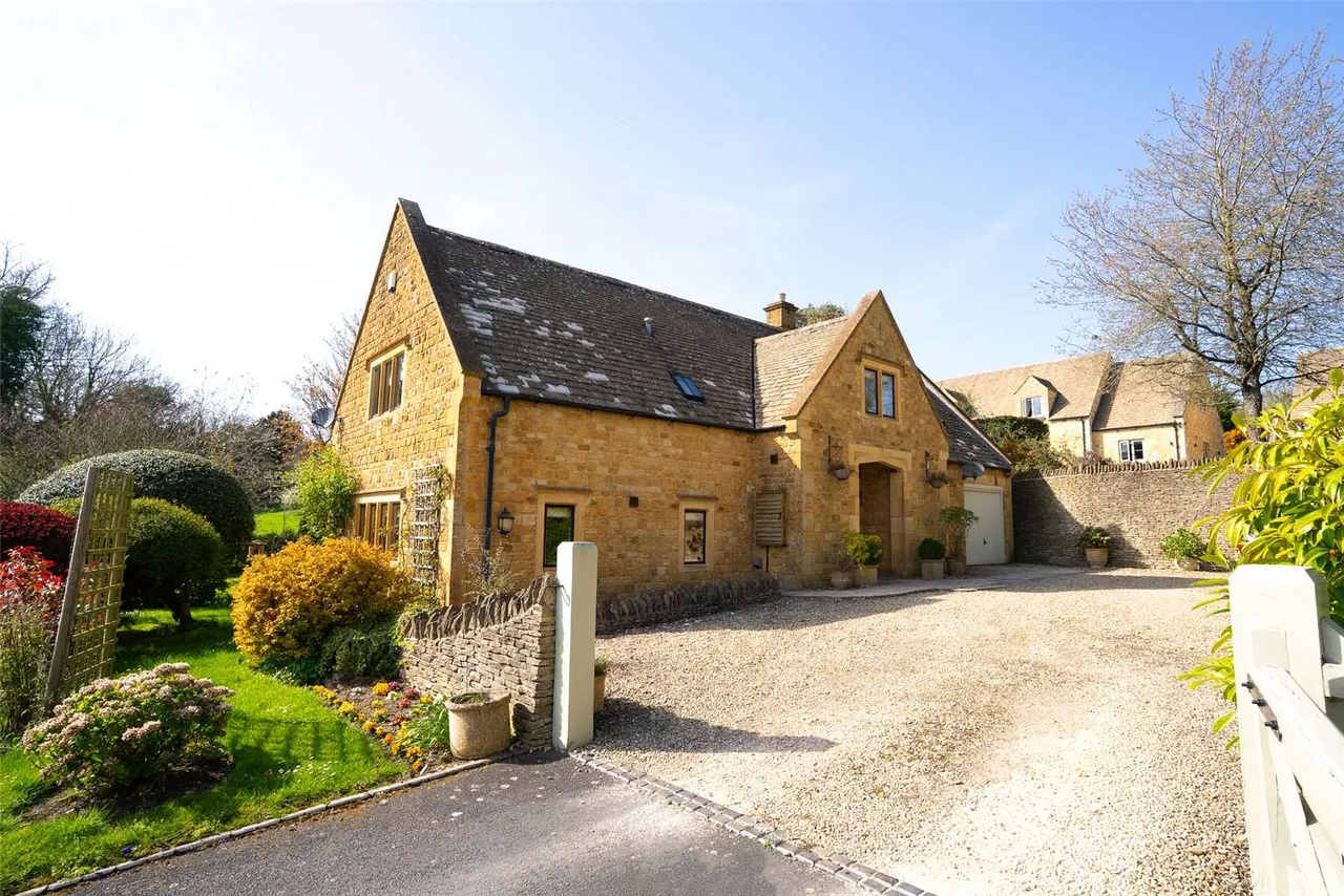 5 bed house for sale — Maugersbury, Stow-On-The-Wold, Gloucestershire, GL54 1HR