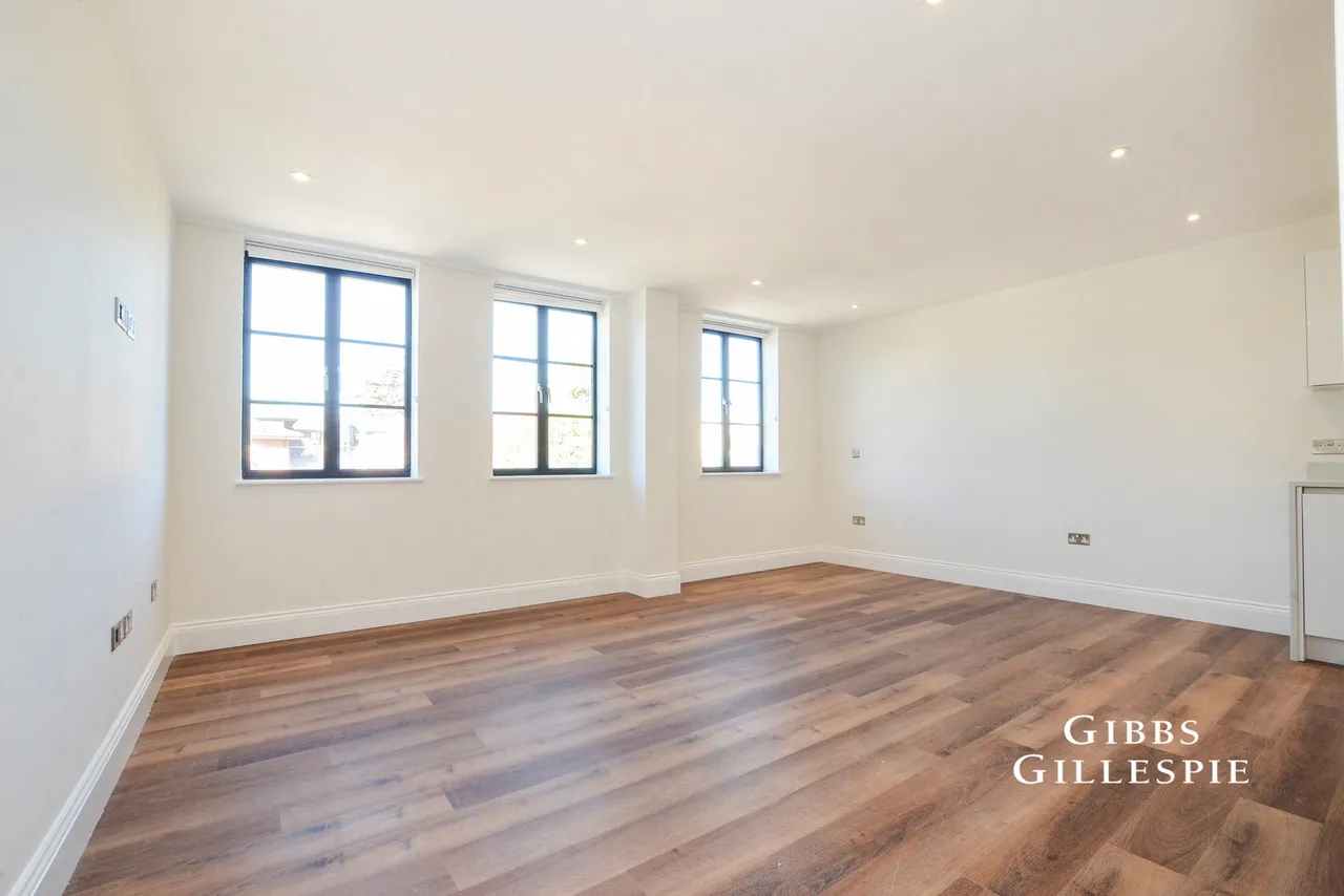 High Street, Rickmansworth Fees Apply, WD3, photo 3