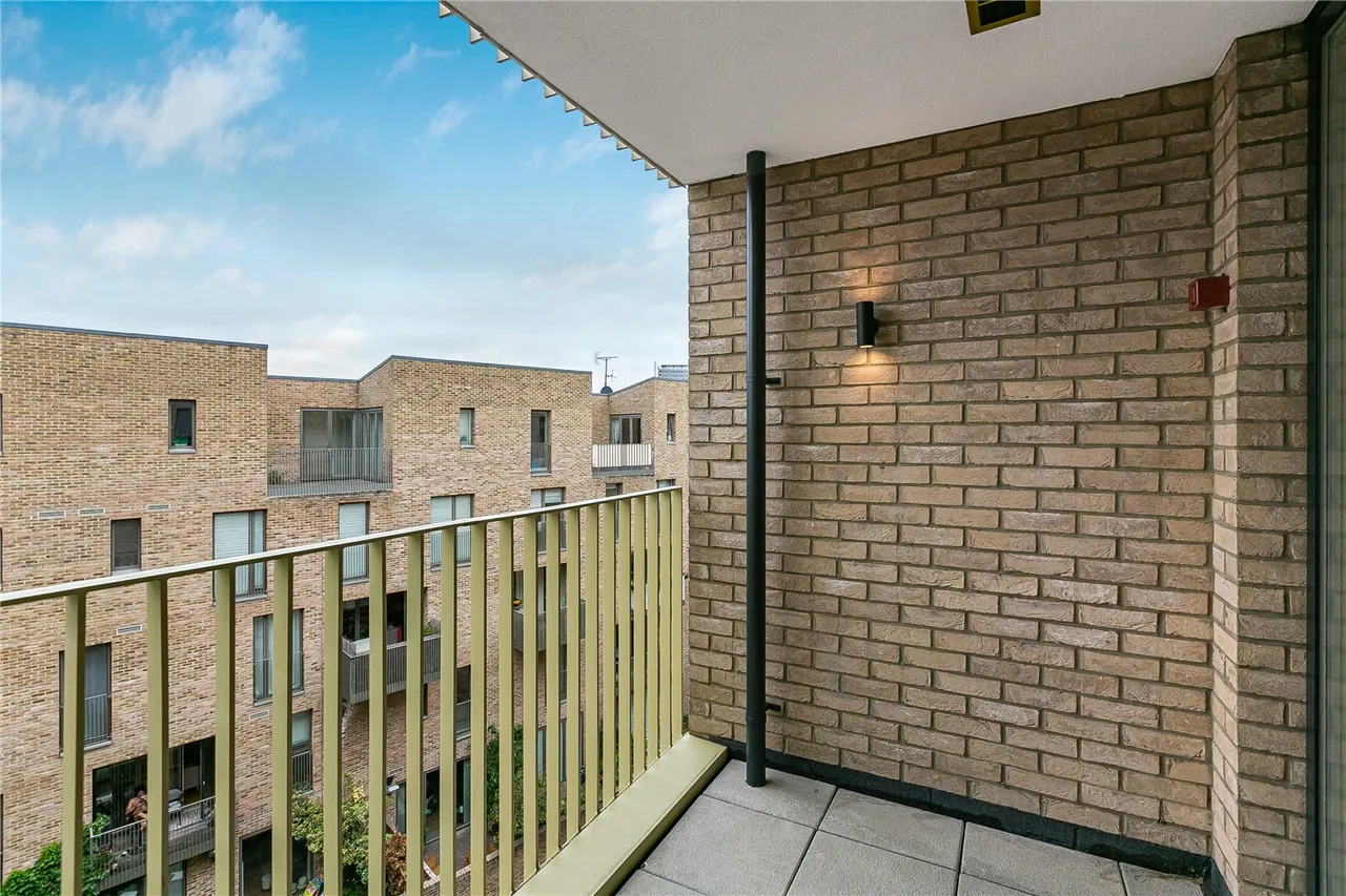 Commerce Road, Brentford, TW8, photo 2