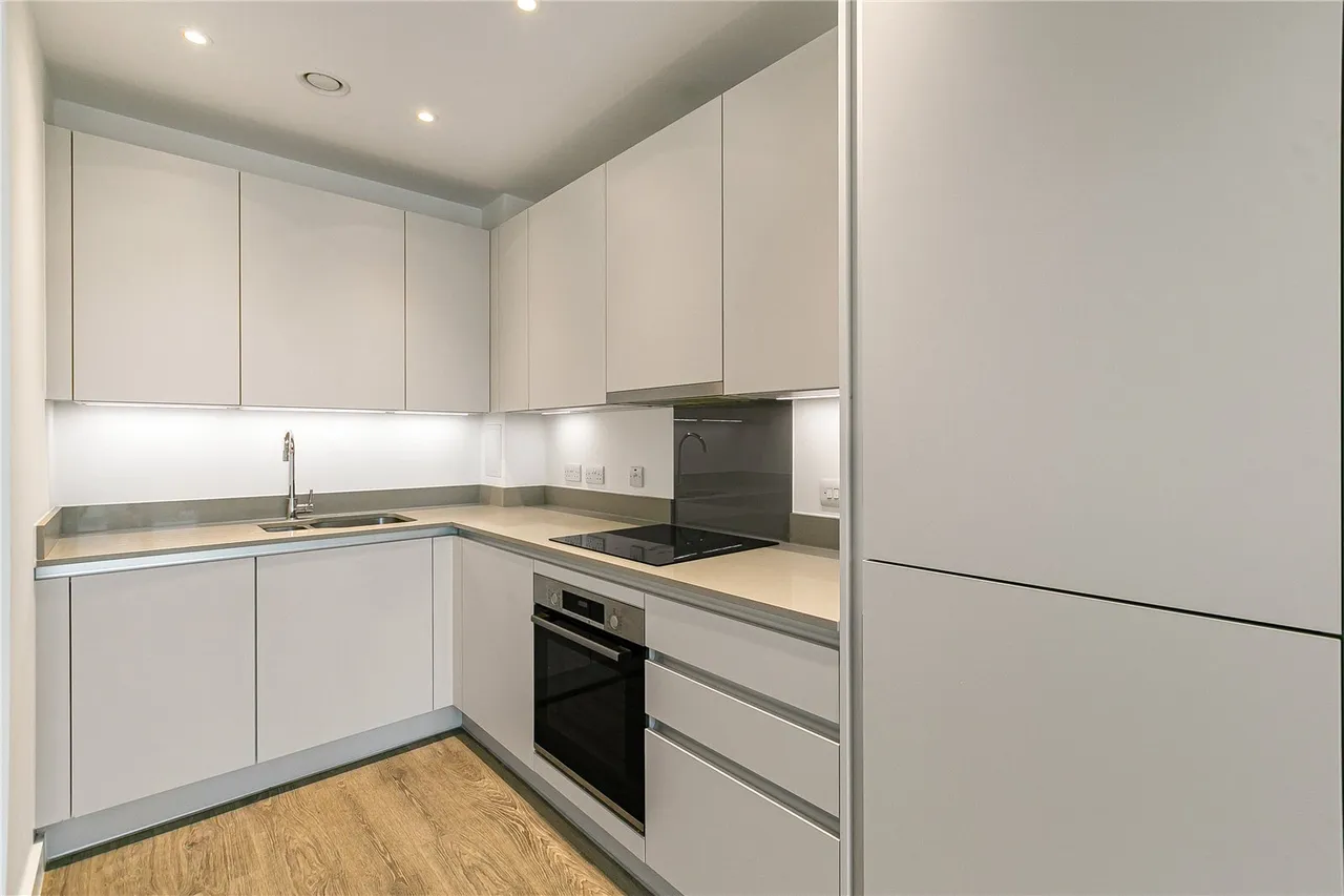 Commerce Road, Brentford, TW8, photo 4