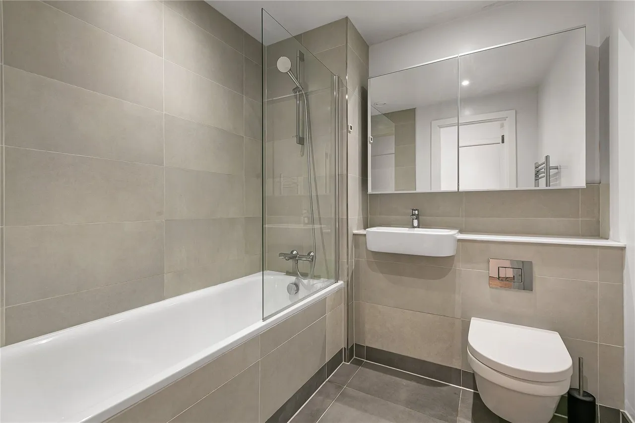 Commerce Road, Brentford, TW8, photo 13