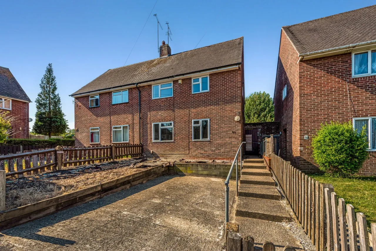 3 bed house for sale — Fivefields Road, Highcliffe, Winchester