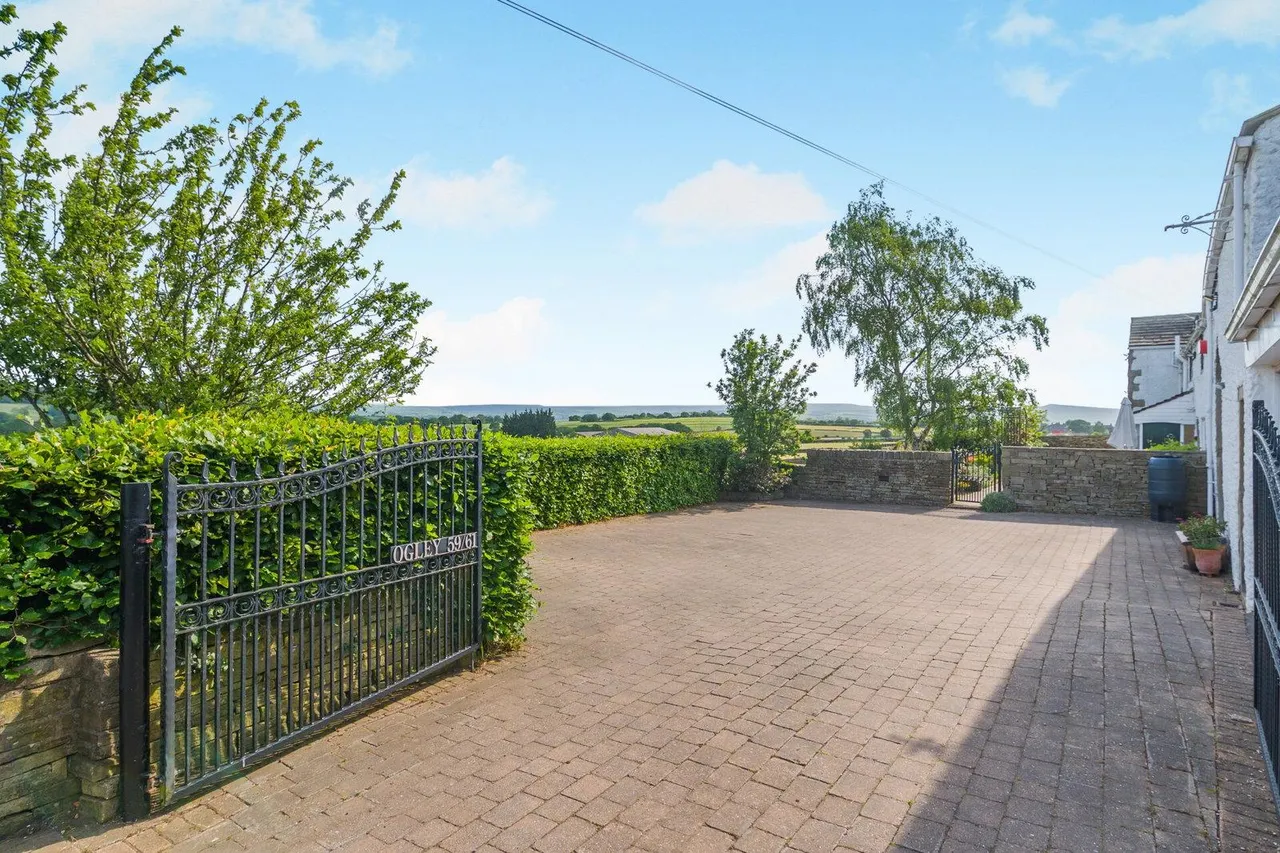 Lumb Lane, Castle Hill, HD4, photo 28