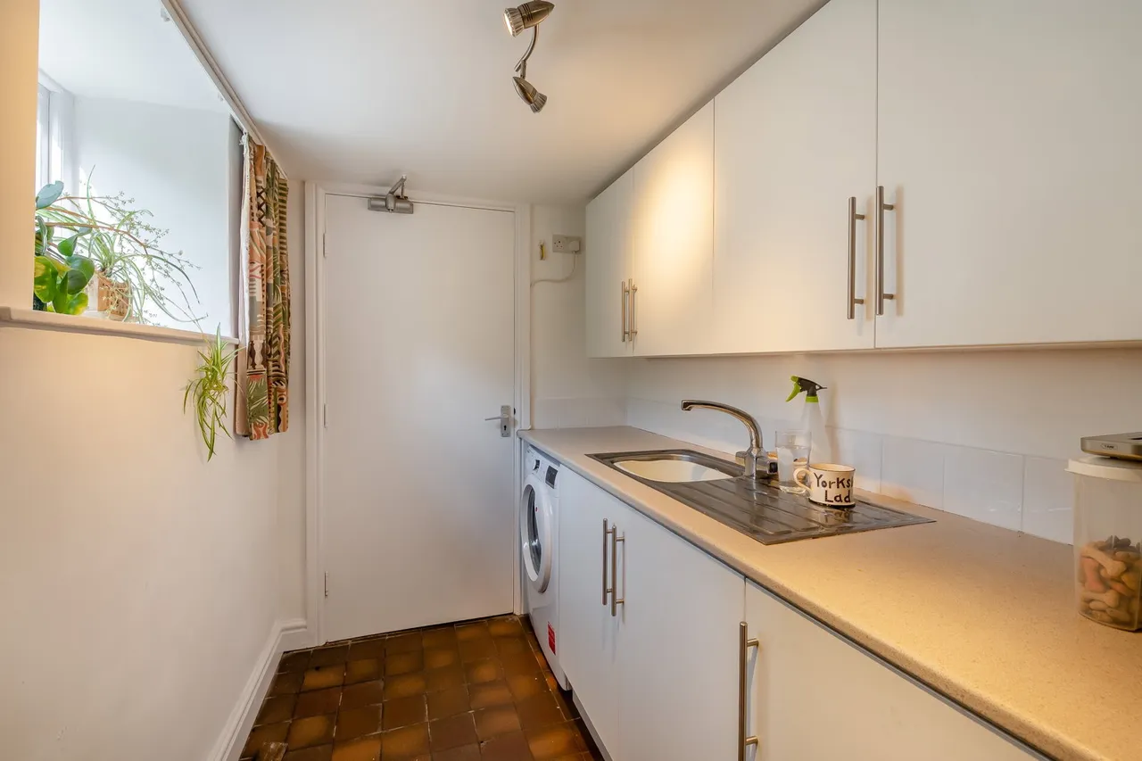 Lumb Lane, Castle Hill, HD4, photo 20