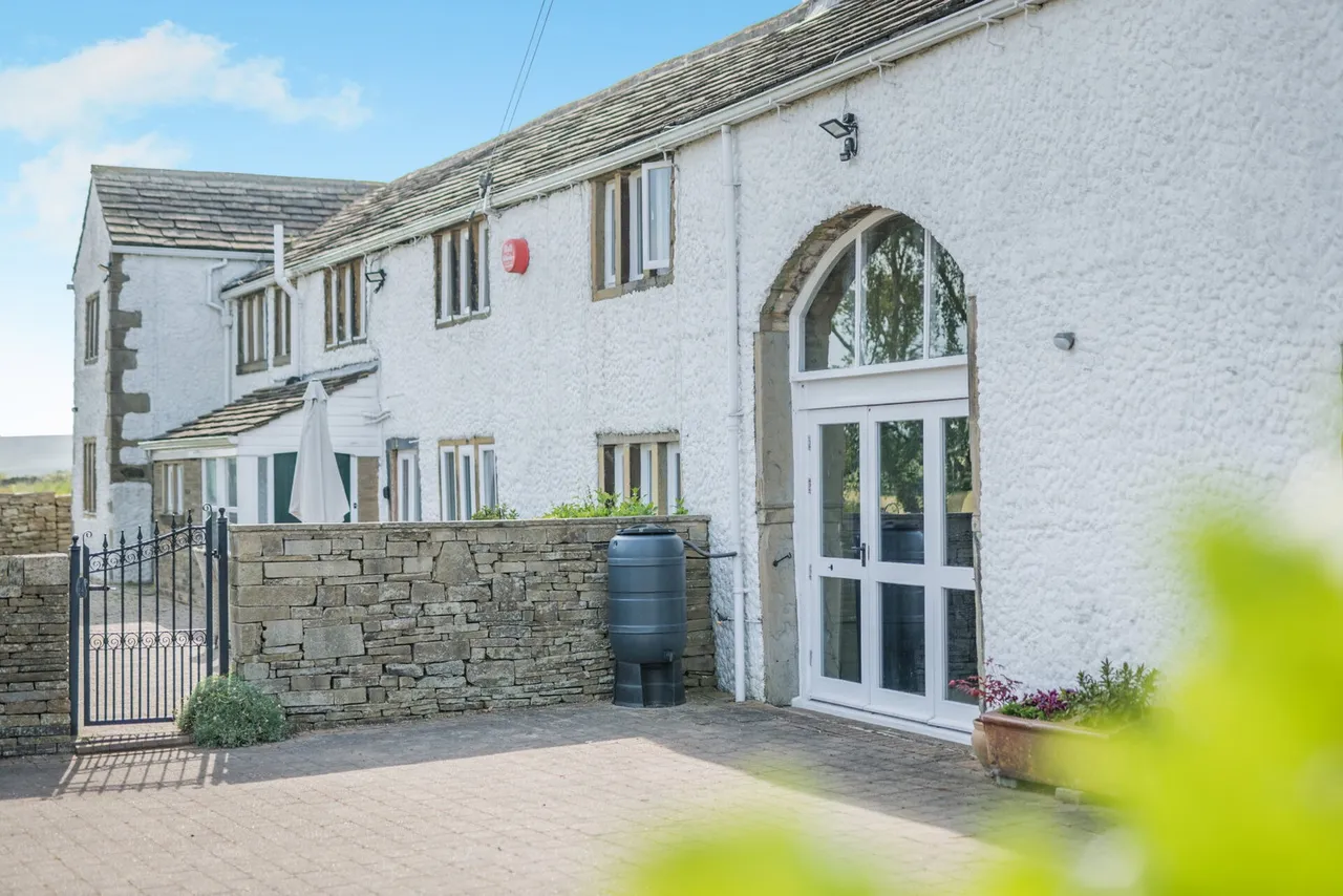 Lumb Lane, Castle Hill, HD4, photo 7