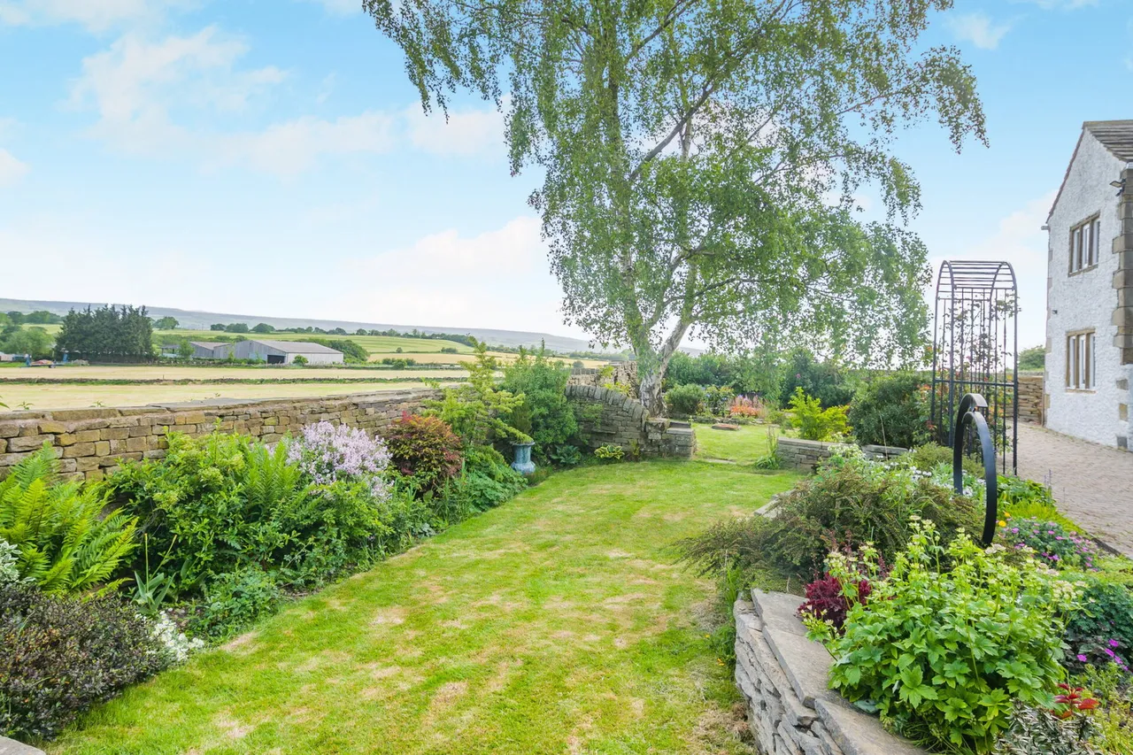 Lumb Lane, Castle Hill, HD4, photo 32