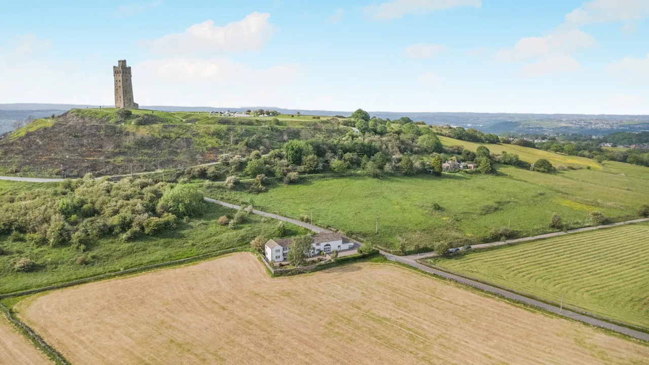 Lumb Lane, Castle Hill, HD4, photo 2