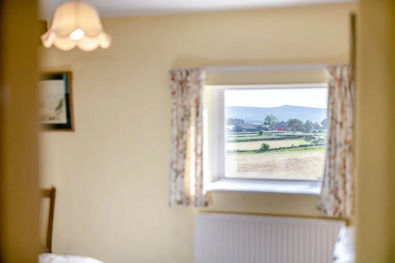 Lumb Lane, Castle Hill, HD4, photo 26