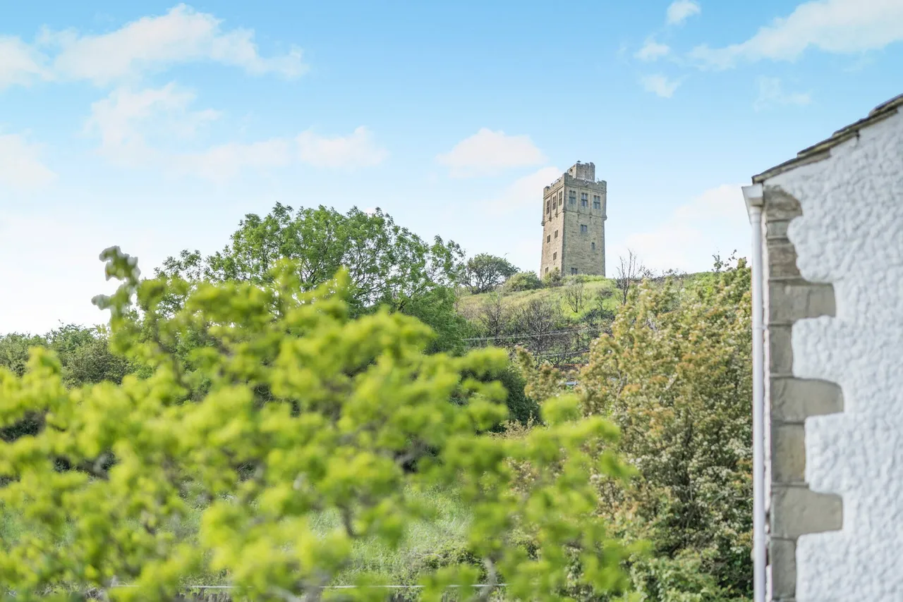 Lumb Lane, Castle Hill, HD4, photo 33