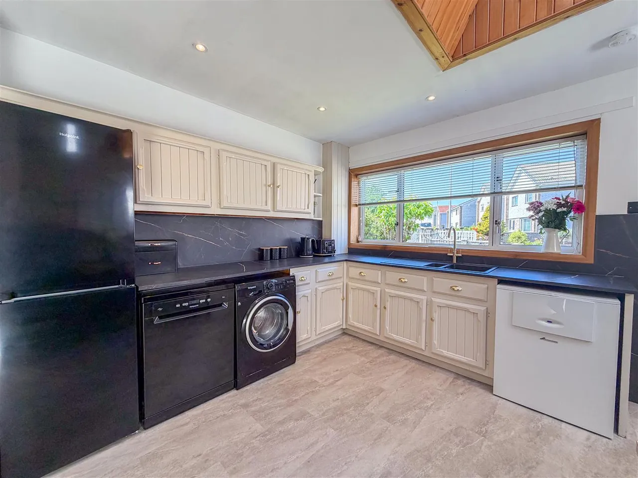 Livingstone Gardens, Larkhall, Larkhall, ML9 2EG, photo 15