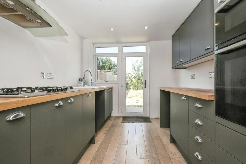 Hythe Crescent, Seaford, East Sussex, BN25, photo 3