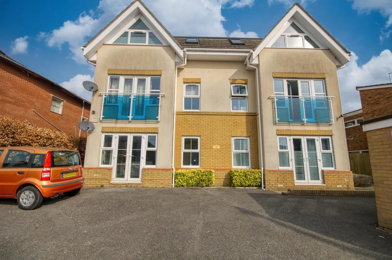 2 bed flat for sale — 117-119 Millbrook Road East, Freemantle, Southampton, Hampshire, SO15 1HQ