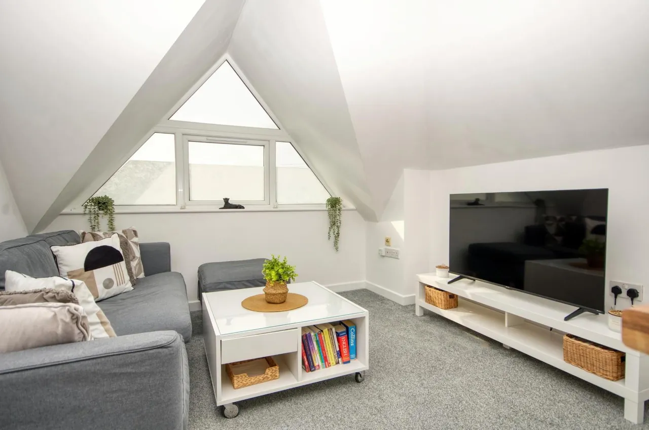 117-119 Millbrook Road East, Freemantle, Southampton, Hampshire, SO15 1HQ, photo 2