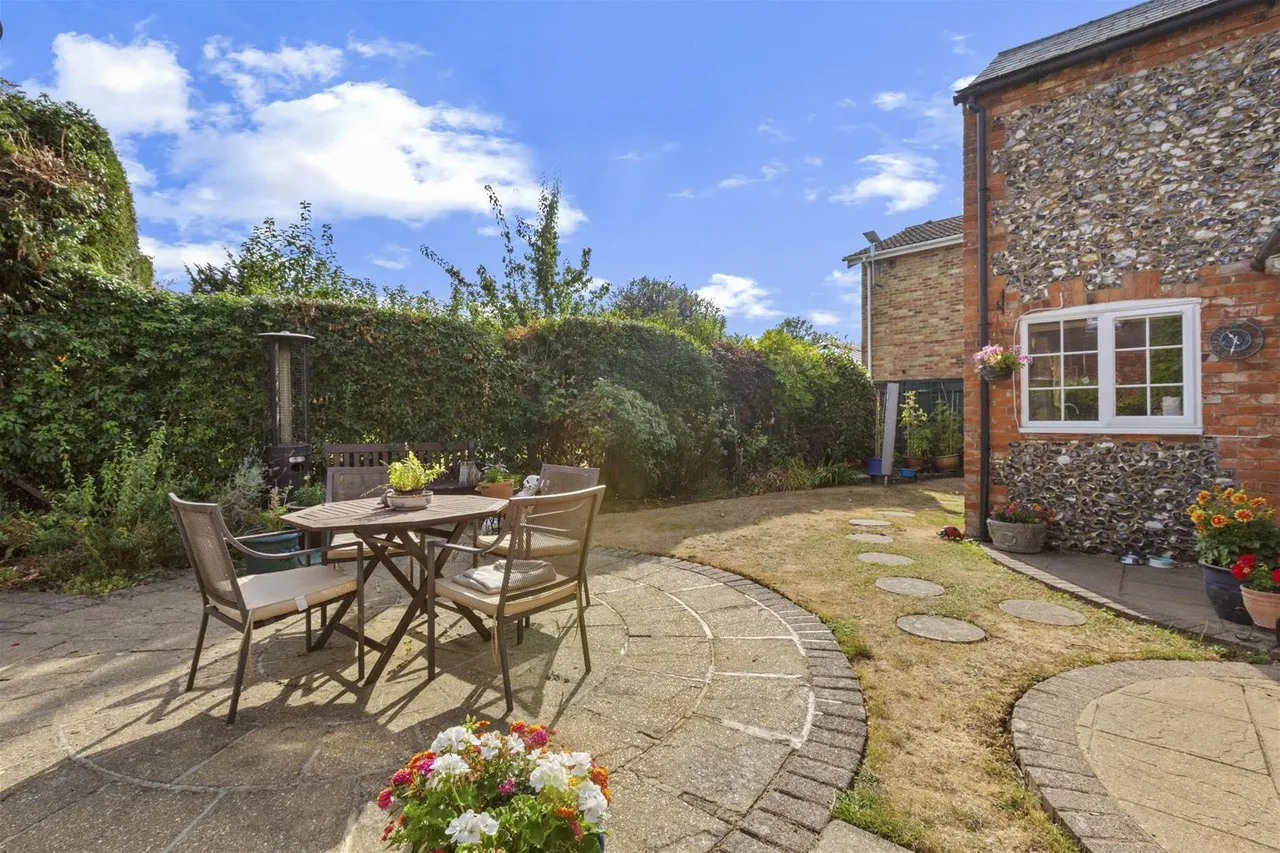 Main Road, Naphill, HP14, photo 13
