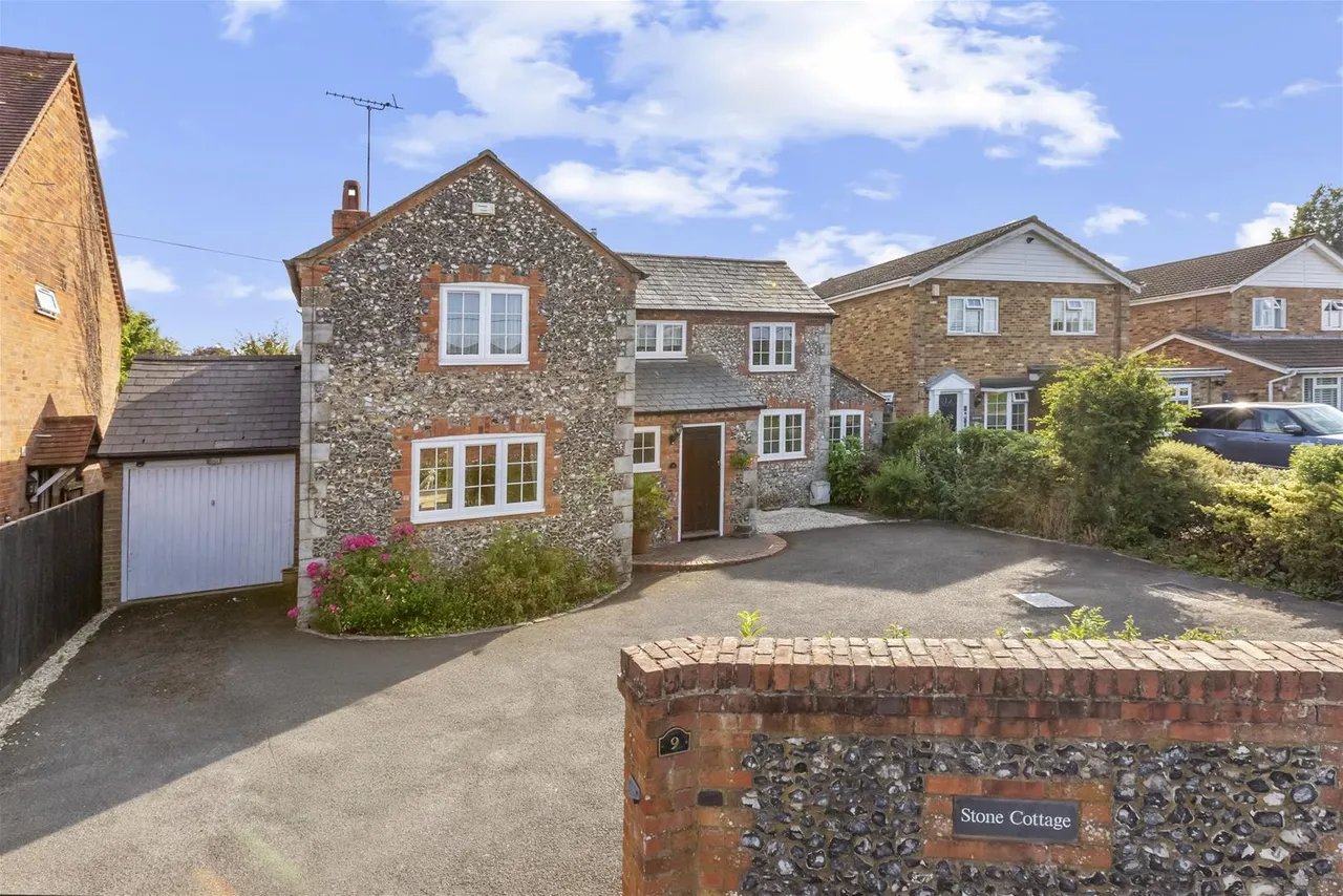 Main Road, Naphill, HP14, photo 15