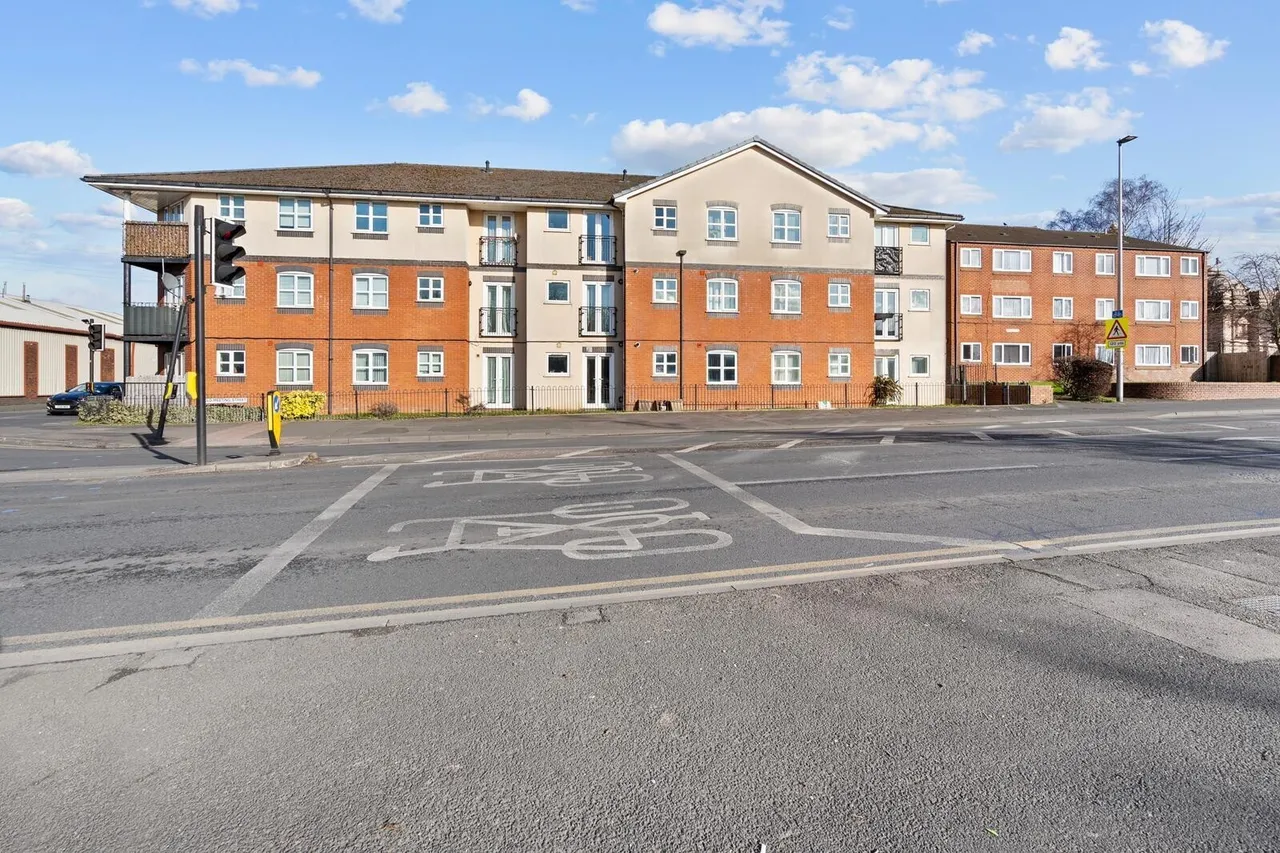 2 bed flat for sale, Old Meeting Street, West Bromwich, B70