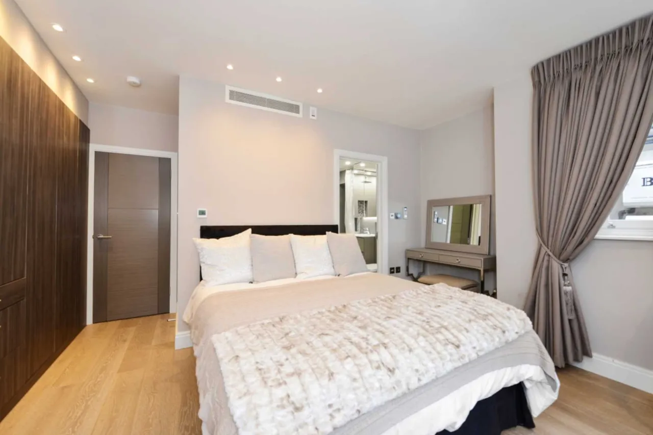 London, NW3, photo 8