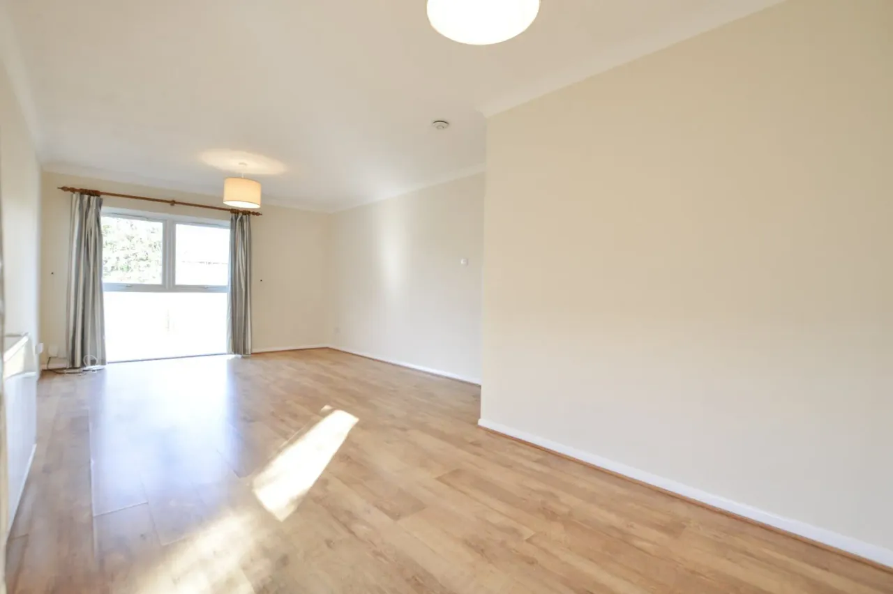 Fosse Way, West Byfleet, Surrey, KT14, photo 4