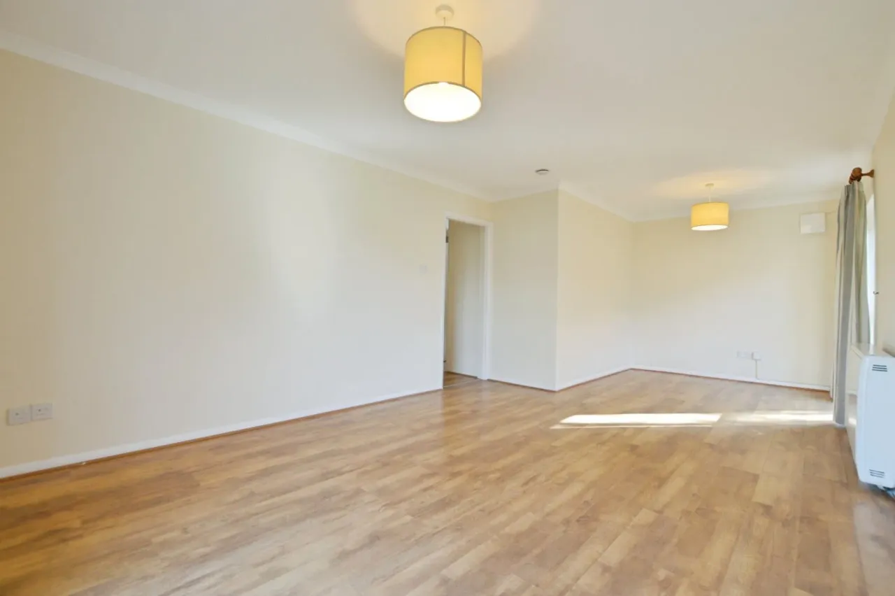 Fosse Way, West Byfleet, Surrey, KT14, photo 3
