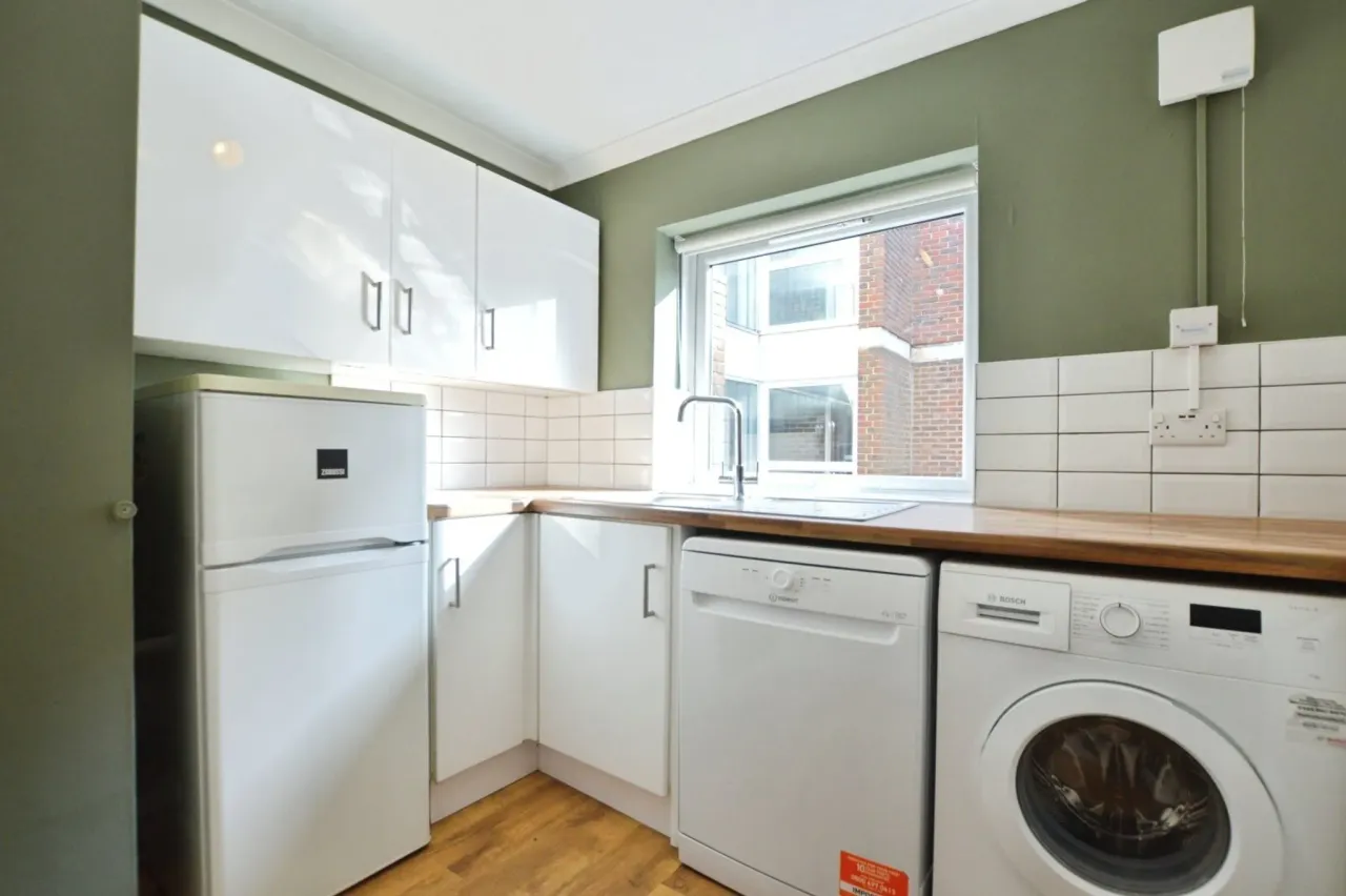 Fosse Way, West Byfleet, Surrey, KT14, photo 6