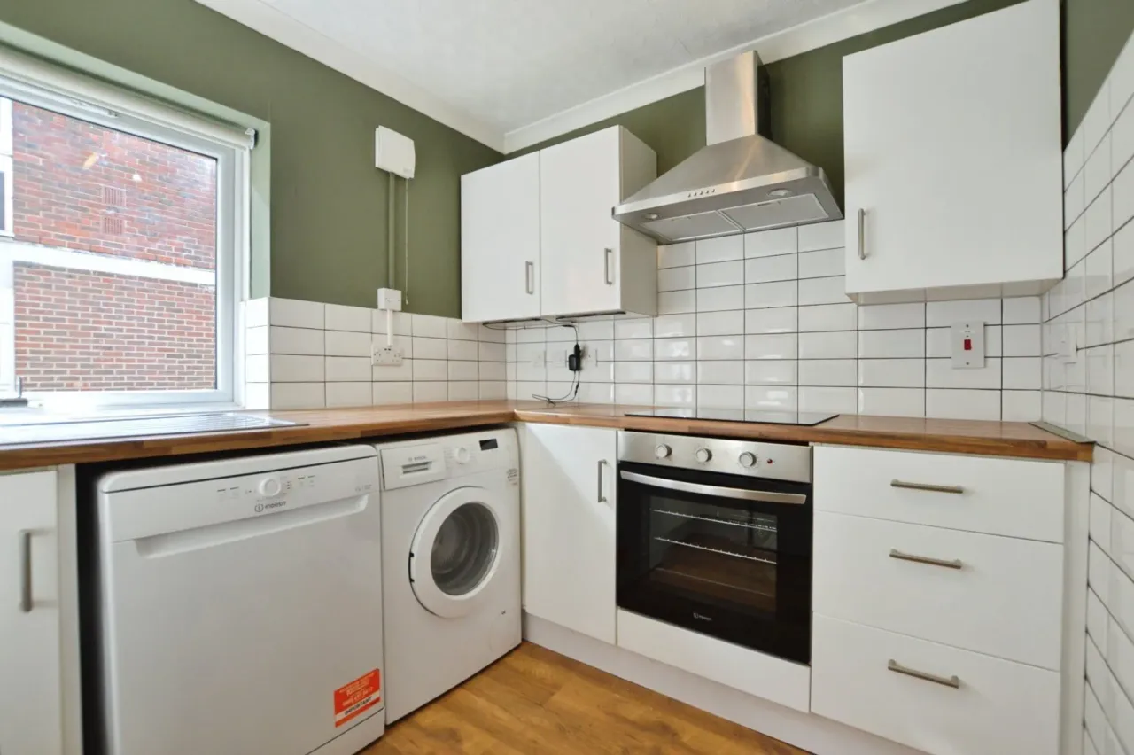 Fosse Way, West Byfleet, Surrey, KT14, photo 5