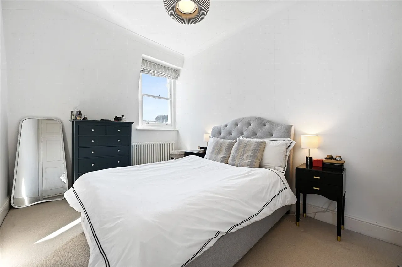 2 bed flat for sale — Gwendwr Road, West Kensington, London, W14