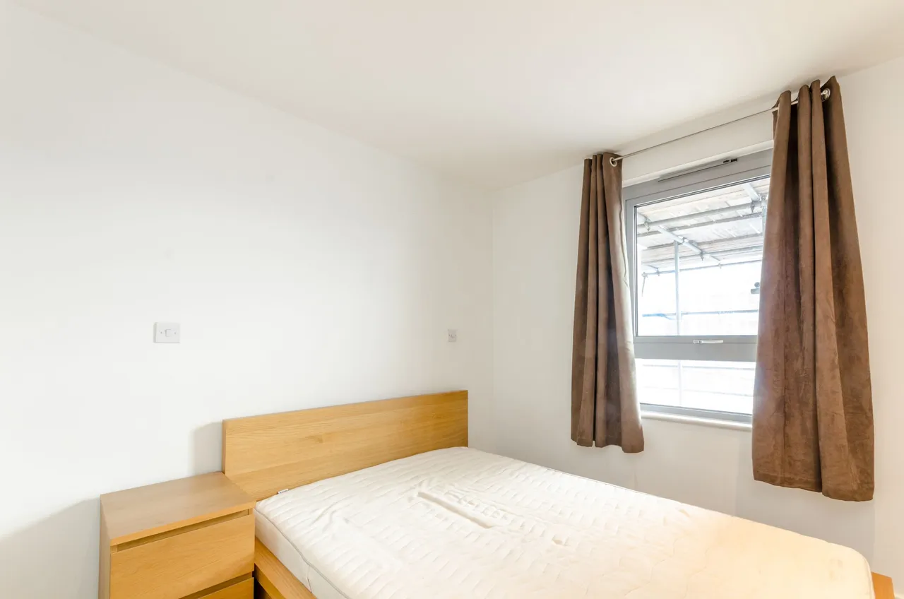 Woking, GU21, photo 5