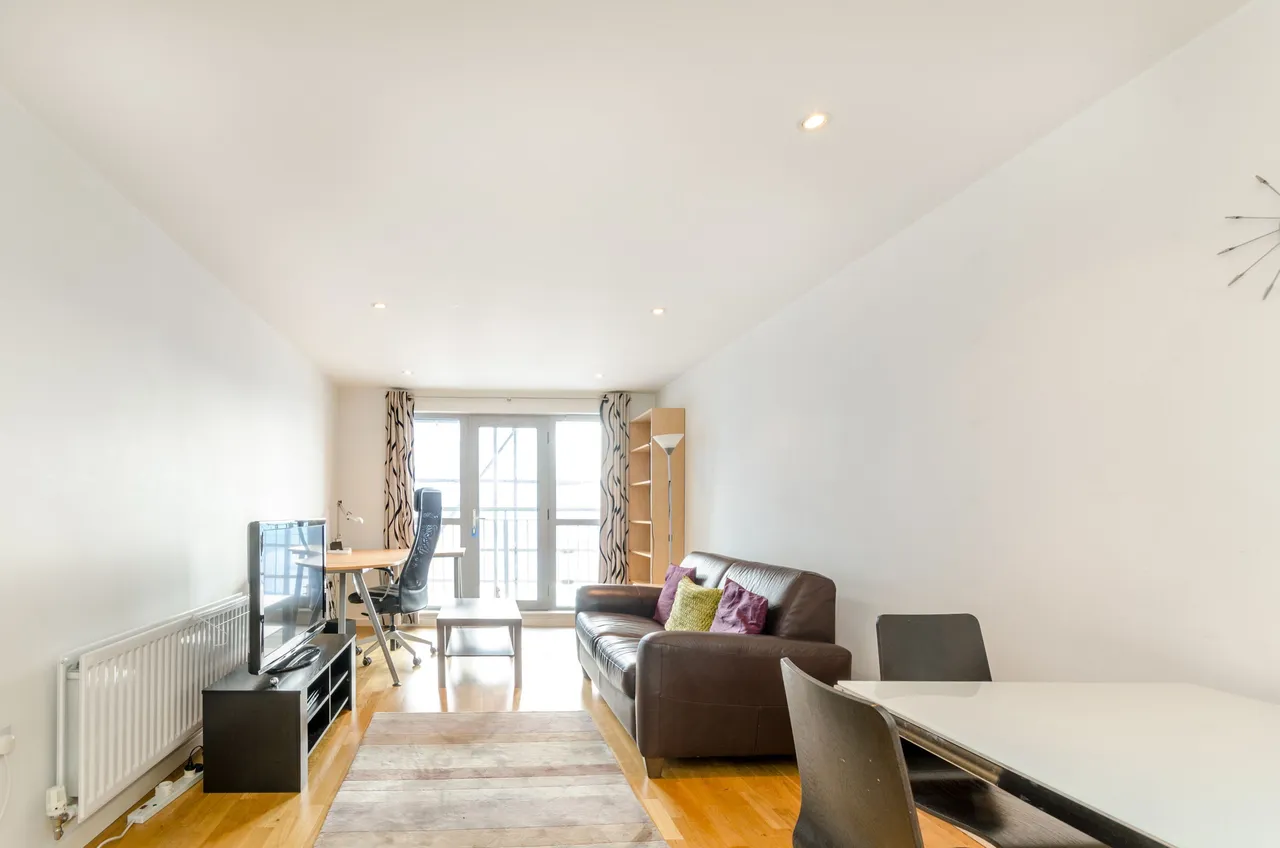 1 bed flat to rent, Woking, GU21