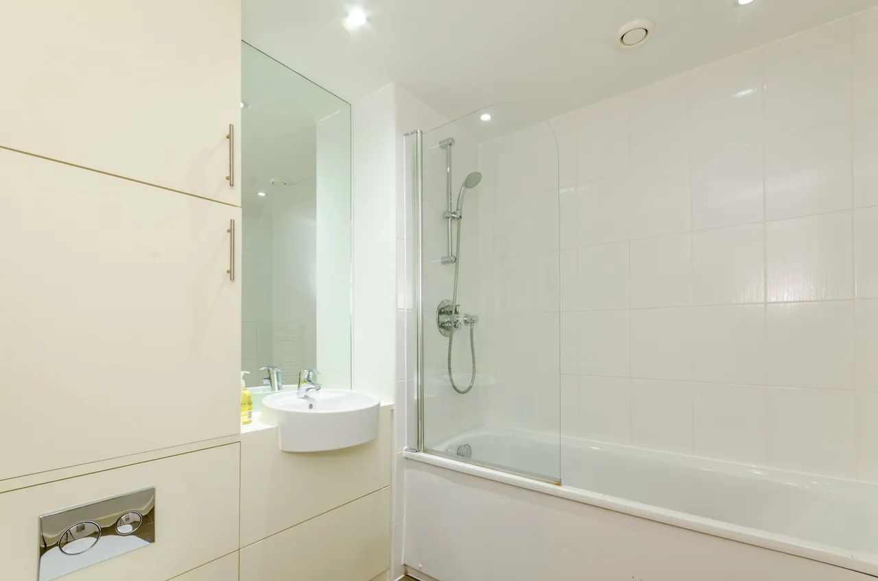 Woking, GU21, photo 6