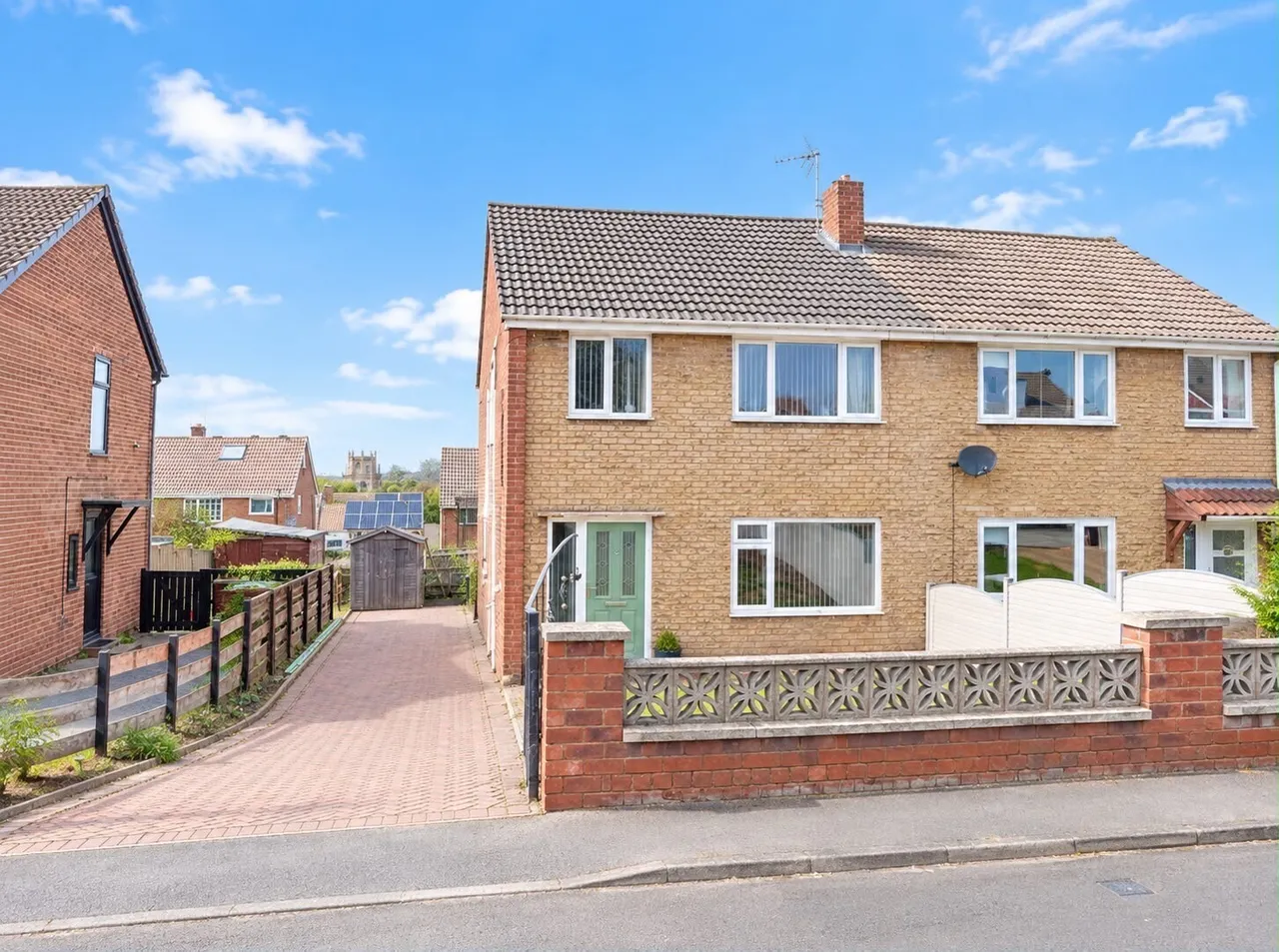 3 bed house for sale — Fieldhead Close, Pontefract