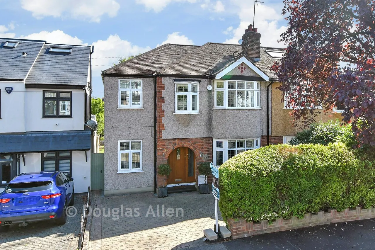 5 bed house for sale, Loughton Way, Buckhurst Hill, IG9
