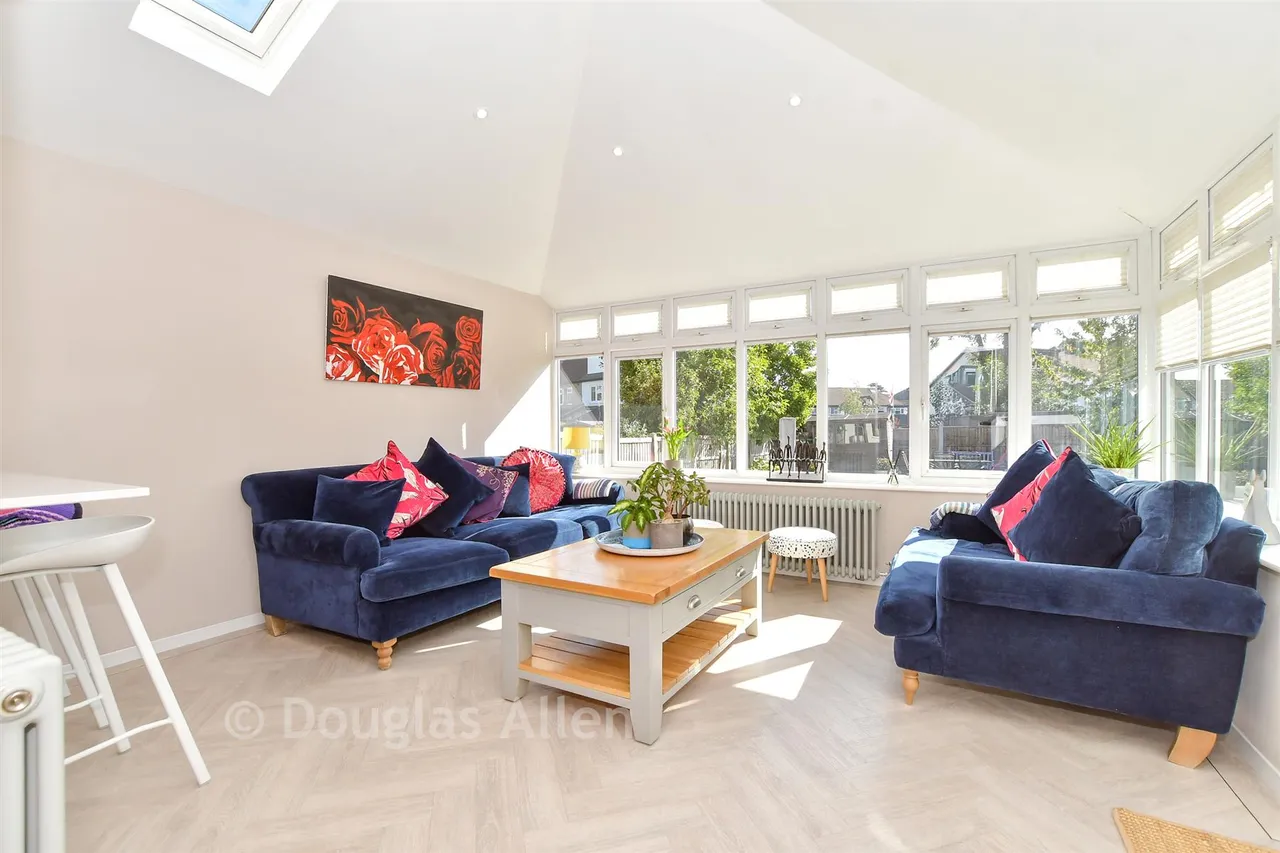 Loughton Way, Buckhurst Hill, IG9, photo 3